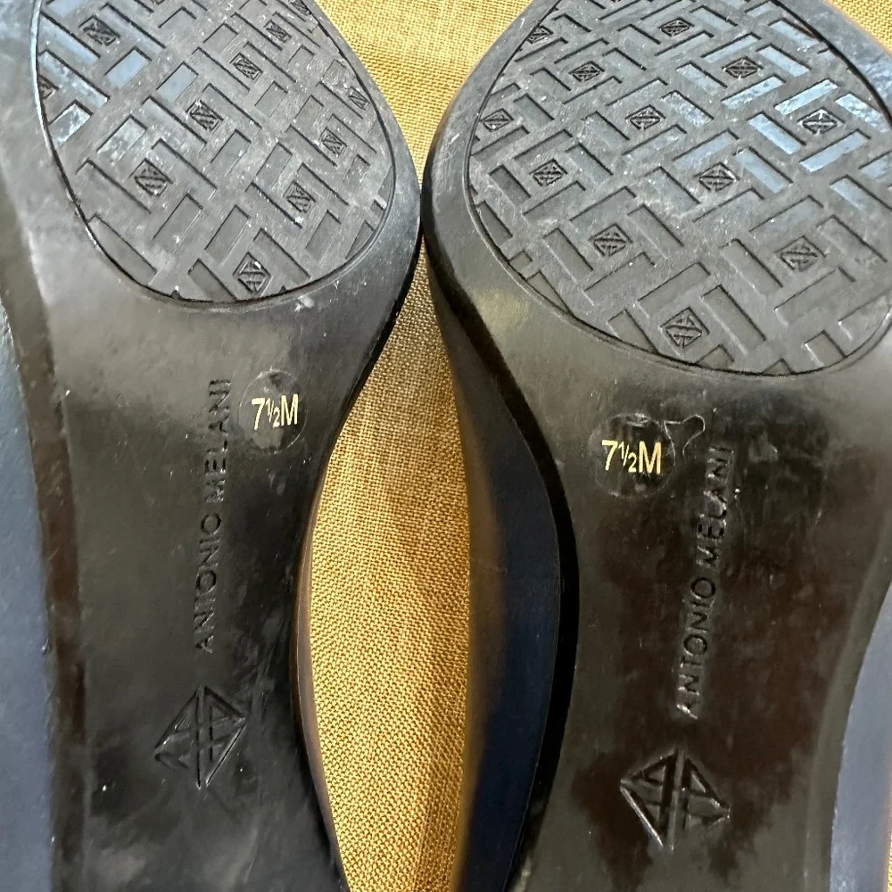 Antonio Melani Elynda Leather Navy Pumps - Picture 7 of 7